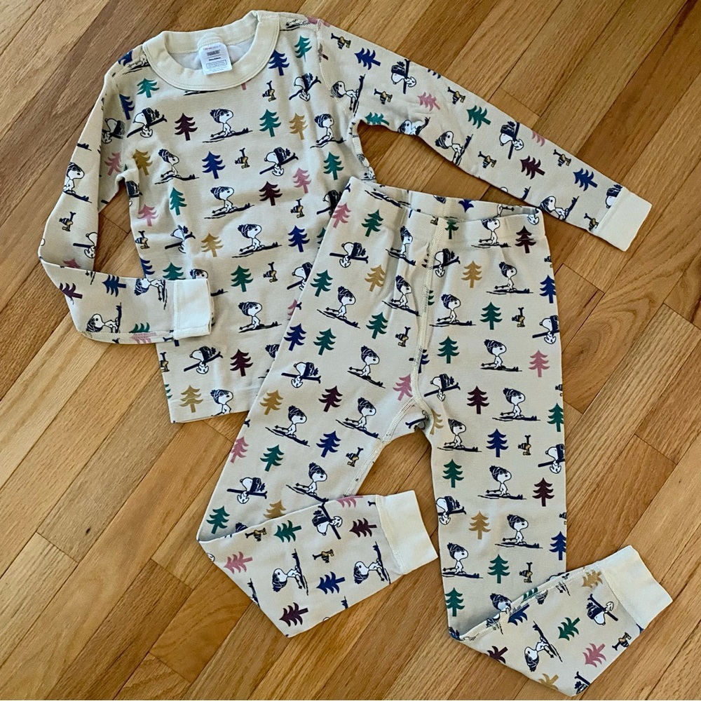 5T Hanna Andersson Snoopy Peanuts pale yellow skiing pajamas